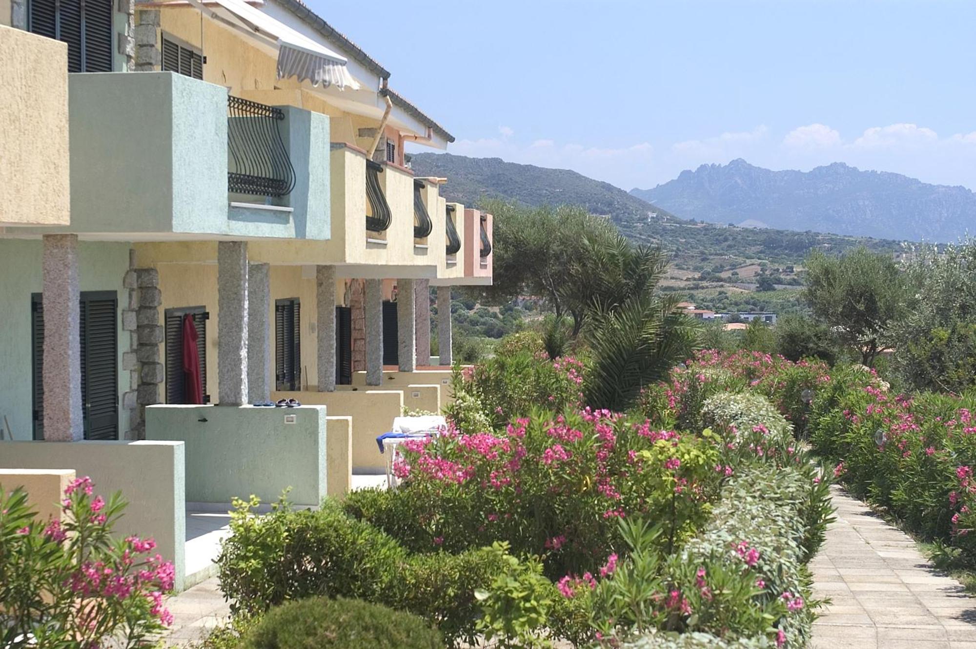 Borgo Del Tennis - Sa Ventana 2 Badesi Luaran gambar
